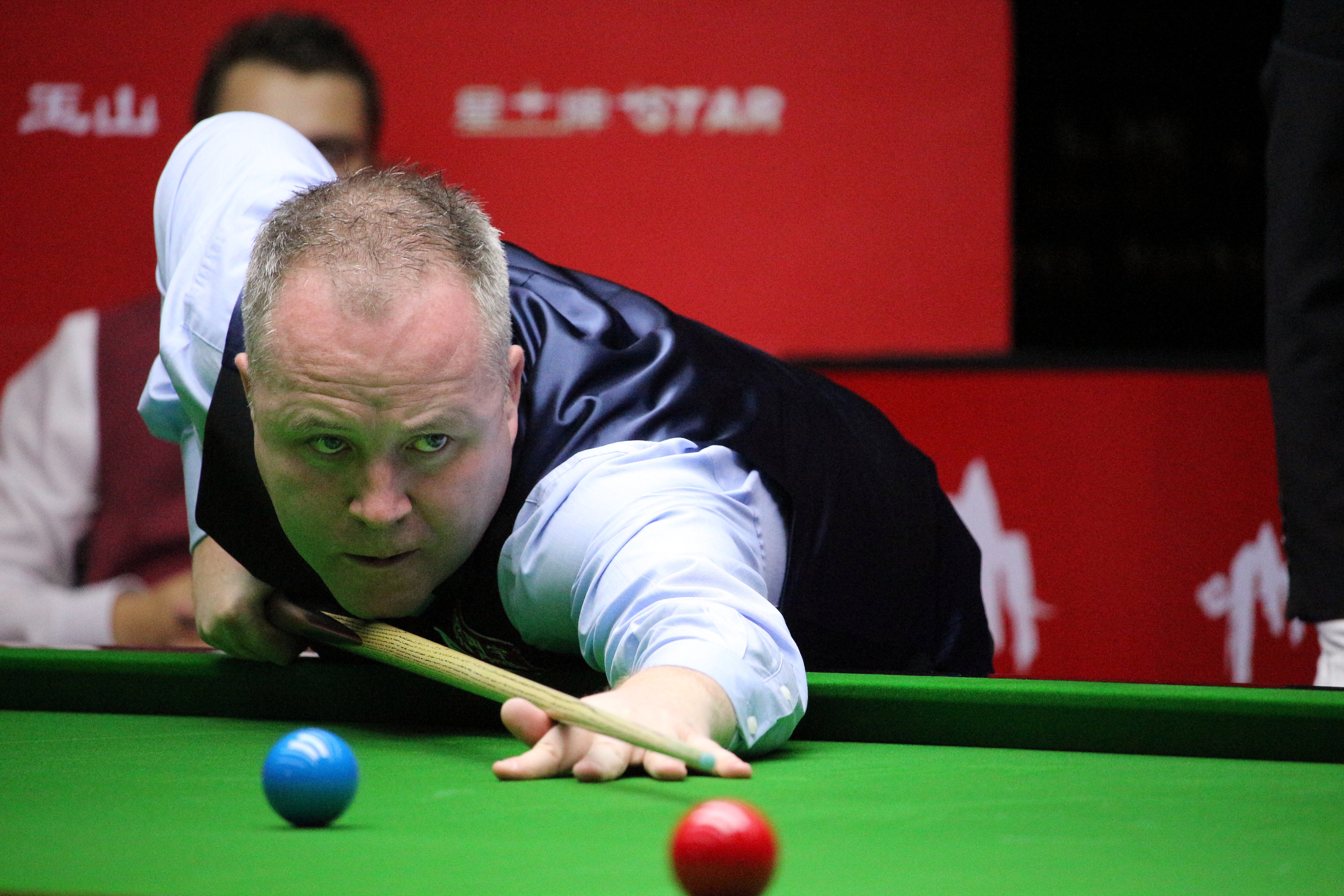 球停在洞边 球停在洞边