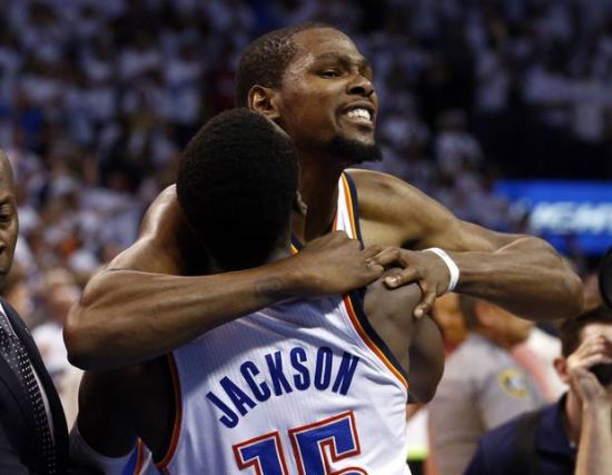 更彰显了球 更彰显了球